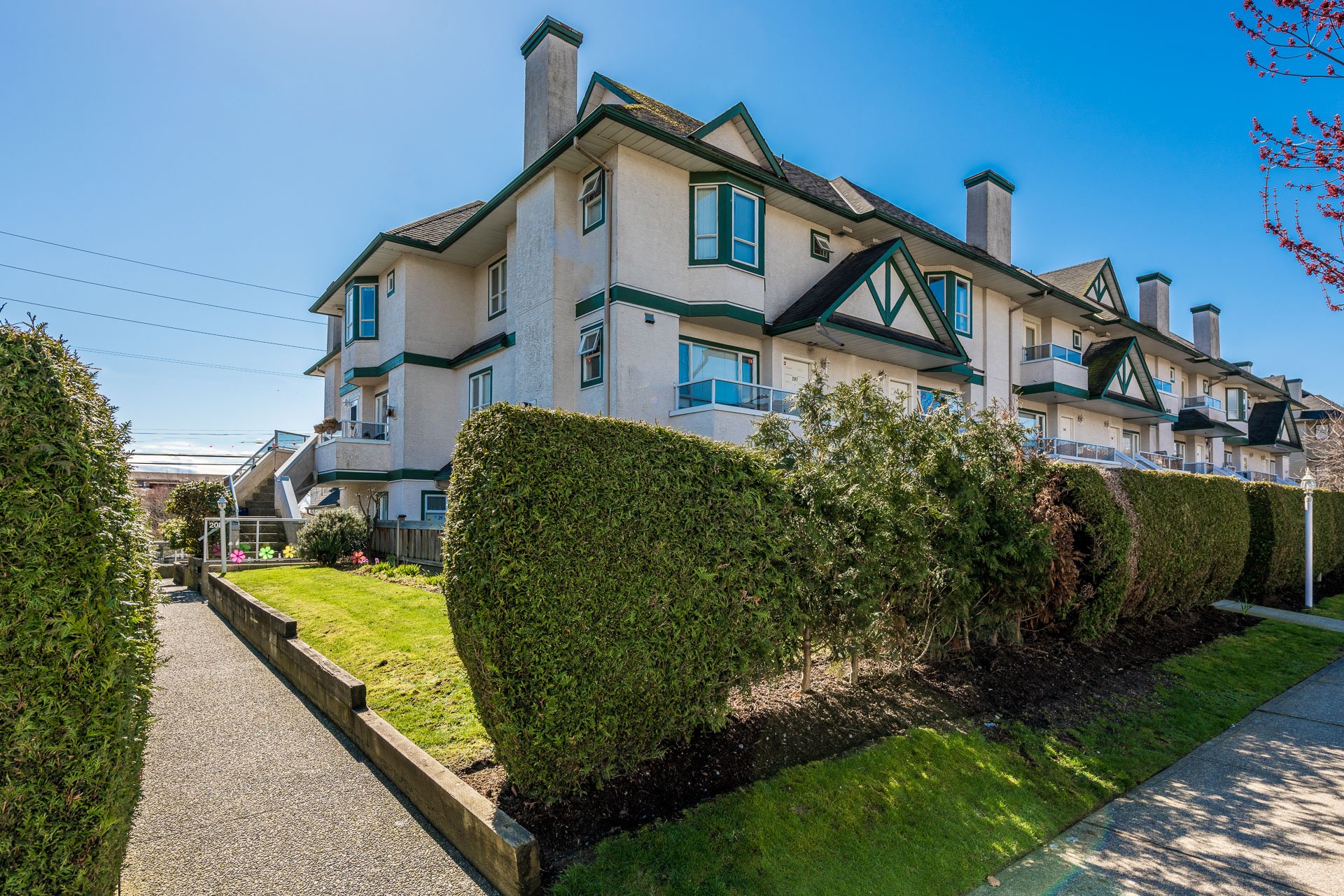 Heritage Green Team Vince Chan Find Active Listings in This Condo